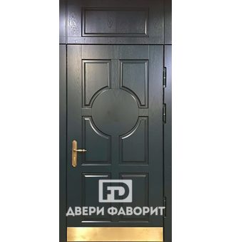 Одностворчатая квартирная дверь с отбойником и верхней вставкой